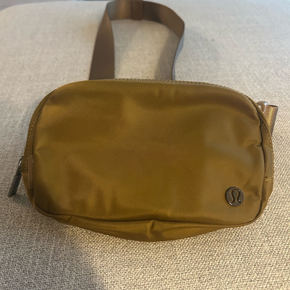 NWOT Lululemon Athletica Burnt Carmel Everywhere Belt Bag